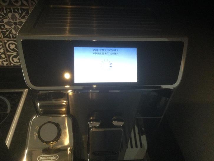 Machine à café delonghi, Electroménager, Cafetières, Neuf, Café en grains, Combiné, 4 à 10 tasses, Réservoir d'eau amovible, Tuyau à Vapeur