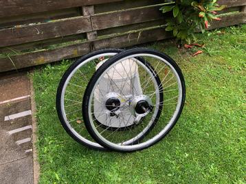 :Wielen 28 inch achterwiel 8 NEXUS versnellin. rollerbrake beschikbaar voor biedingen