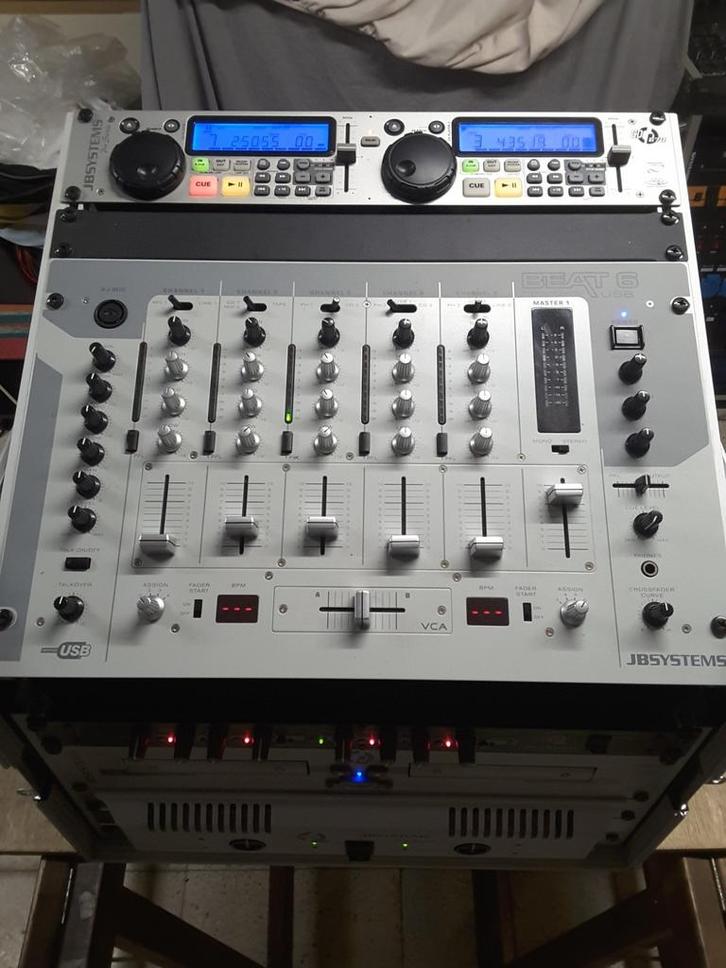 Krachtige dj-set / discobar /muziekinstallatie in flightcase, Muziek en Instrumenten, Versterkers | Keyboard, Monitor en PA, Zo goed als nieuw