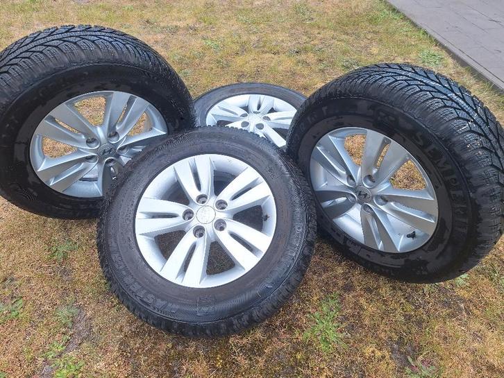 4x velg 16inch met winterband 215/70 R 16(+ TPMS sensor), Auto-onderdelen, Banden en Velgen, Banden en Velgen, Winterbanden, 16 inch