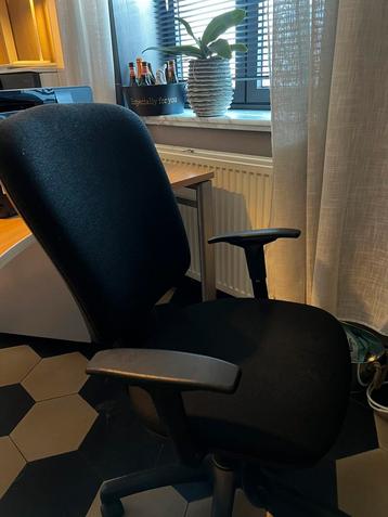Gratis bureaustoel beschikbaar voor biedingen