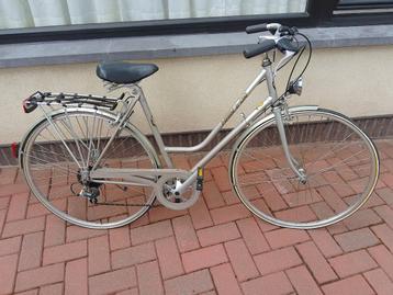 damesfiets beschikbaar voor biedingen