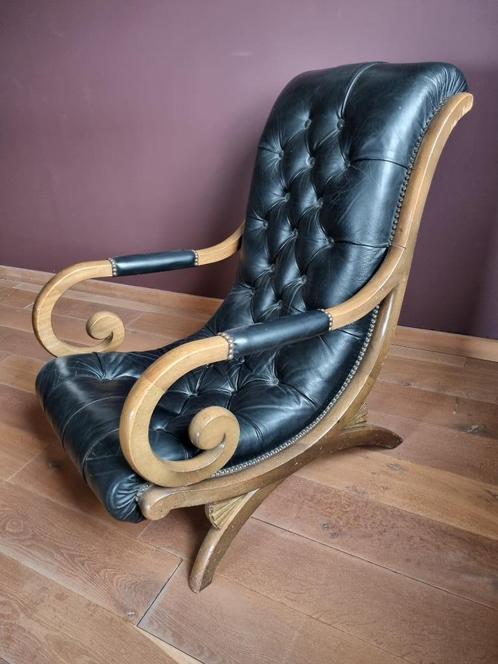 Chesterfield fauteuil met voetenbank, Antiek en Kunst, Antiek | Meubels | Stoelen en Sofa's, Ophalen