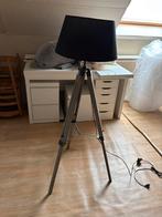 A vendre lampe sur trépied en bois, Enlèvement