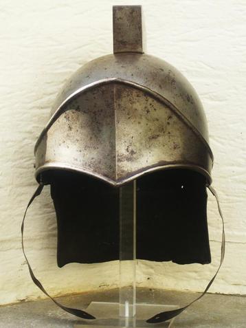 Casque en acier de légionnaire pour reconstitution taille 57 beschikbaar voor biedingen