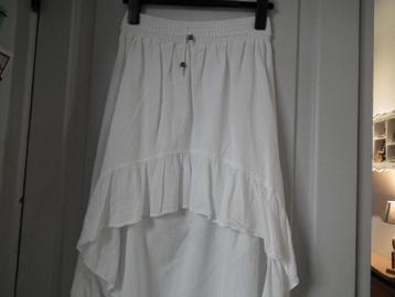 Lange witte rok (asymmetrisch) voor dames. Maat XL