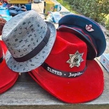 Verschillende hoeden beschikbaar voor biedingen