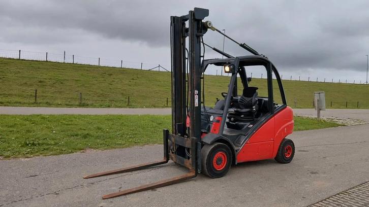 nette linde H30D 3 tonner diesel heftruck H 30 D (bj 2004), Zakelijke goederen, Machines en Bouw | Heftrucks en Intern transport