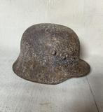 wo1 - Duitse M16 helm met kinriembevestiging - maat 64, Verzamelen, Ophalen of Verzenden, Landmacht, Helm of Baret