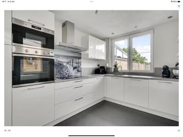  Moderne witte hoogglans hoekkeuken – Indesit GEDEMONTEERD beschikbaar voor biedingen