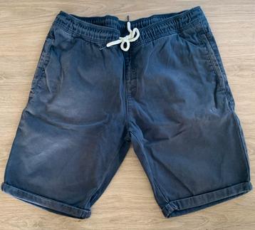 Blauwe short besties maat 158 beschikbaar voor biedingen