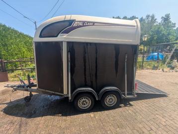 1 1/2 paarden trailer beschikbaar voor biedingen
