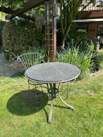 Table de jardin en granit avec 2 chaises en fer forgé, Enlèvement, Comme neuf, Rond, Métal