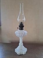 Petroleumlamp - wit porcelein, Antiek en Kunst, Ophalen