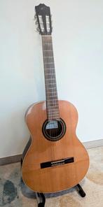 Cuenca, classic guitar with a stand, capo and a case, Ophalen of Verzenden, Gebruikt