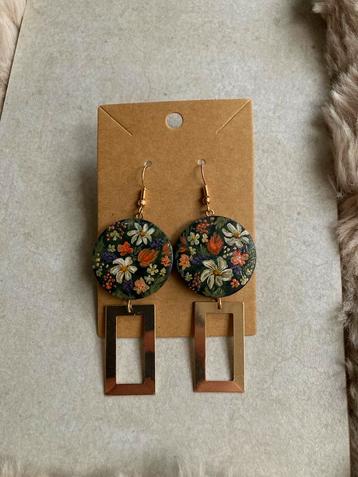 Unieke Handbeschilderde Oorbellen Cozy Flowers ByJ&S beschikbaar voor biedingen