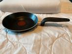 Tefal poêle de 15 cm de base, Huis en Inrichting, Keuken | Potten en Pannen, Gebruikt, Keramische plaat, Aluminium, Ophalen of Verzenden