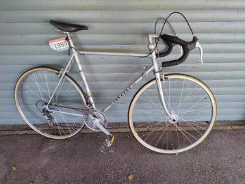 Vintage Peugeot koersfiets beschikbaar voor biedingen