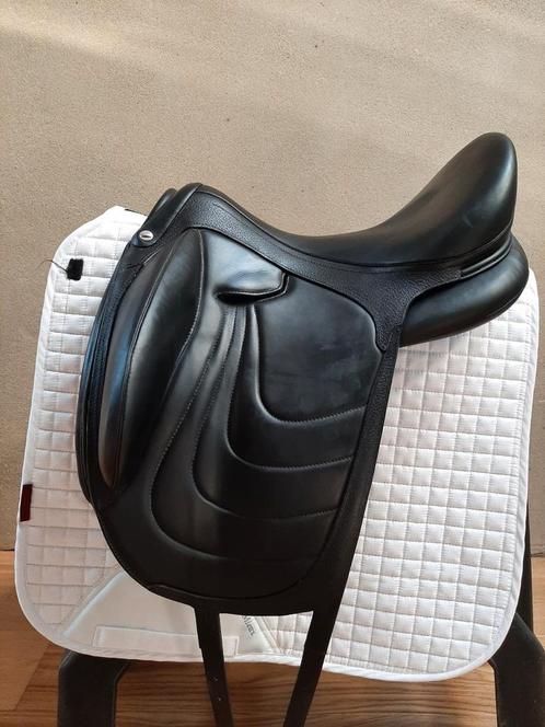 Selle dressage devoucoux harmonie, Animaux & Accessoires, Chevaux & Poneys | Selles, Comme neuf, Dressage, Enlèvement ou Envoi