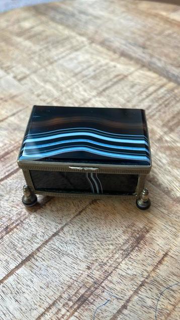 Antique Black Agate Bronze Box with Details beschikbaar voor biedingen