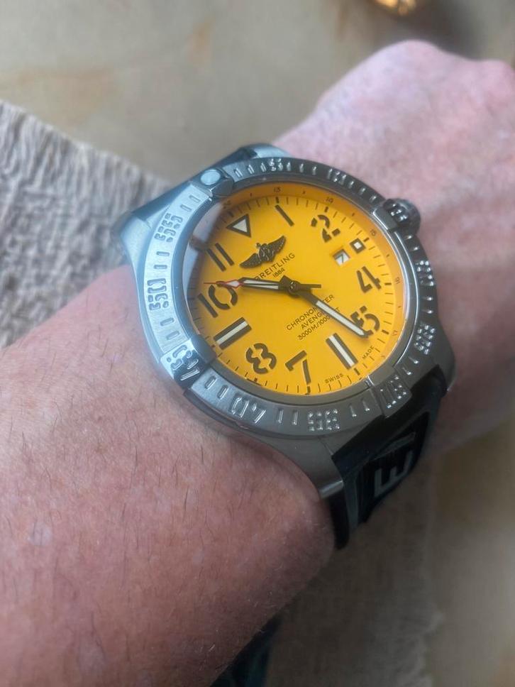 Horloge heren Breitling avenger, Handtassen en Accessoires, Sporthorloges, Geel, Verzenden