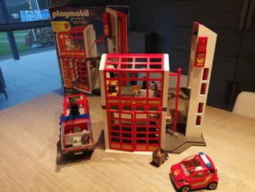 Playmobil brandweerkazerne met auto en brandweerwagen beschikbaar voor biedingen