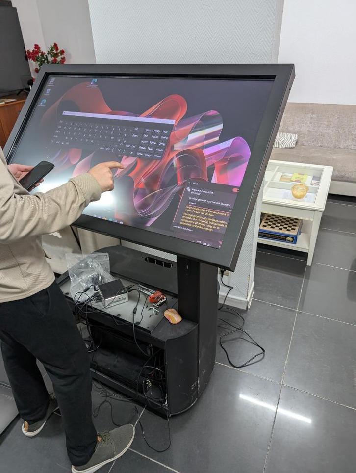 PHILIPS 47" multi user touch information kiosk LED Display, Zakelijke goederen, Kantoor en Winkelinrichting | Computer en IT, Ophalen