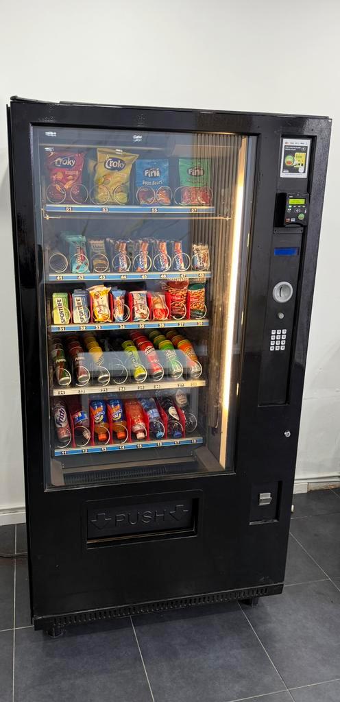 Vendo vending machine met liftsysteem, Verzamelen, Elektronische Apparatuur, Ophalen