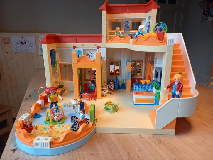 Playmobil 5567 kinderdagverblijf en 5570 speelgroep, Kinderen en Baby's, Speelgoed | Playmobil, Zo goed als nieuw, Complete set