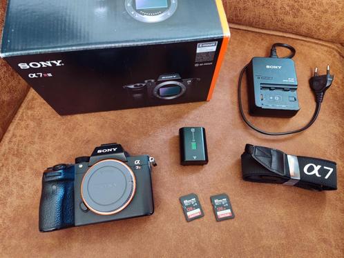 Sony A7R III + 2 SD-kaarten van 256 GB + Meike Grip, Audio, Tv en Foto, Fotocamera's Digitaal, Gebruikt, Spiegelreflex, Sony, Geen optische zoom