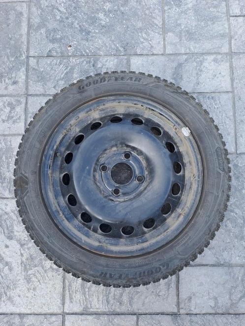 4 Pneus Hiver Goodyear Ultragrip 9+ sur jantes en tôle, Auto-onderdelen, Banden en Velgen, Band(en), Winterbanden, 16 inch