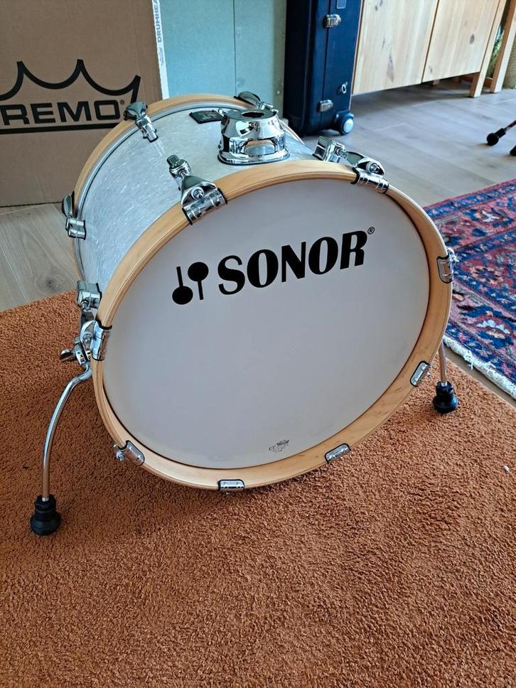 Basdrum Sonor AQ2 18" white pearl, Muziek en Instrumenten, Drumstellen en Slagwerk, Zo goed als nieuw, Sonor, Ophalen