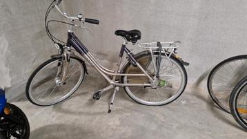 Damesfiets  beschikbaar voor biedingen