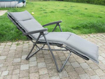 Verstelbare tuinzetel met kussen - zeer goede staat beschikbaar voor biedingen