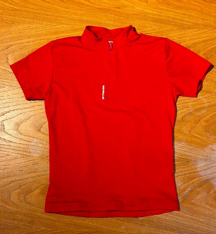 B'Twin rood fietsshirt — Comfort en sportieve stijl, Kinderen en Baby's, Kinderkleding | Maat 140, Gebruikt, Jongen of Meisje