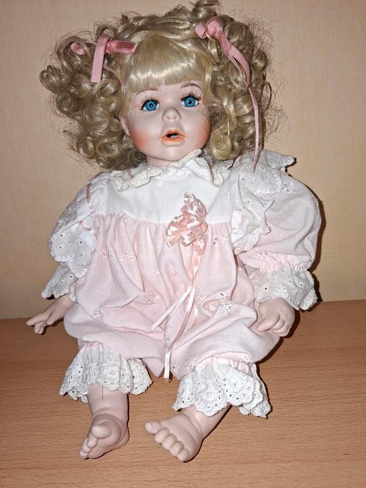 Porceleinen pop, Verzamelen, Poppen, Zo goed als nieuw, Pop, Ophalen of Verzenden