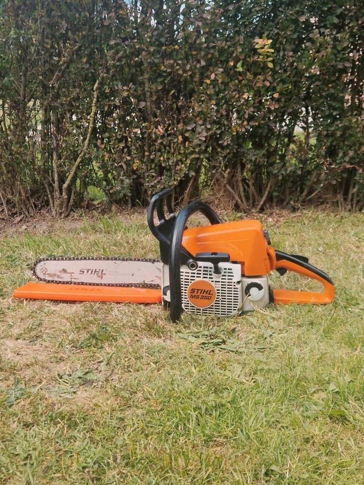 Tronçonneuse Stihl MS 250 C-BE, Doe-het-zelf en Bouw, Gereedschap | Zaagmachines, Zo goed als nieuw, Kettingzaag, Ophalen