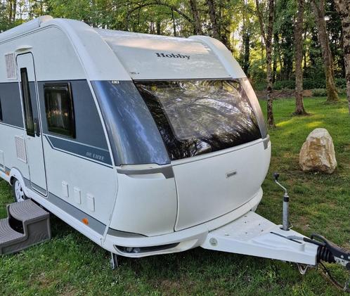 Caravan hobby 2019 koopje ,   weg is pech, Caravans en Kamperen, Caravans, Particulier, tot en met 4, 1500 - 2000 kg, Treinzit