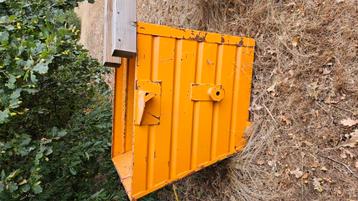 Kip containers  beschikbaar voor biedingen