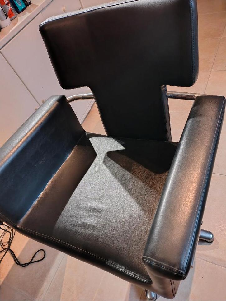 Twee kappersstoelen met hydraulische pomp, Handtassen en Accessoires, Uiterlijk | Haarverzorging, Gebruikt, Overige typen, Ophalen