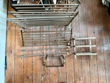 6 METALEN PLANKEN + 2 METALEN STAVEN beschikbaar voor biedingen