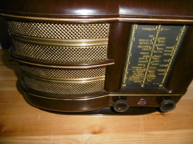 ANTIQUE RADIOLA 1949 -220v- BAKELITE neuf EN FONC-GO-MOY, Antiquités & Art, Antiquités | TV & Hi-Fi, Envoi