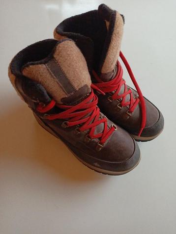 stevige wandelschoenen beschikbaar voor biedingen