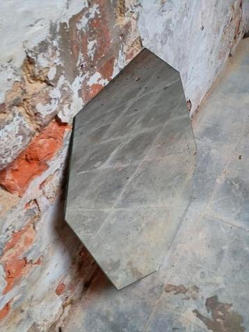 Vintage 8-hoekige spiegel met authentiek patina beschikbaar voor biedingen