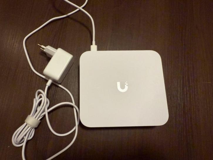 Unifi Cloud Gateway Ultra, Computers en Software, Netwerk switches, Zo goed als nieuw, Ophalen