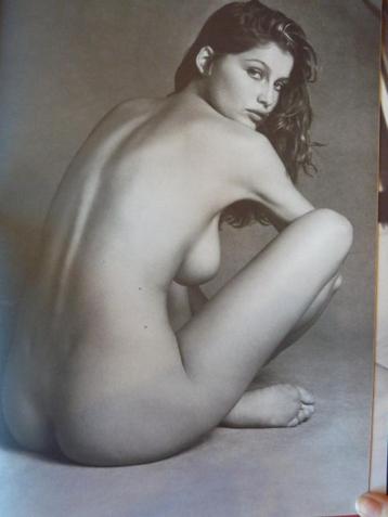Laeititia Casta Afbeeldingen beschikbaar voor biedingen