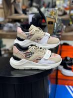 Burberry sneakers, Ophalen of Verzenden, Zo goed als nieuw