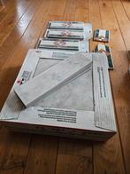 Gratis 1 doos nieuwe vloertegels, bijhorende plinten, Doe-het-zelf en Bouw, Plinten en Afwerking, Ophalen, Plinten