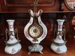 Antieke porseleinen klok met bijhorende vazen, Antiek en Kunst, Ophalen