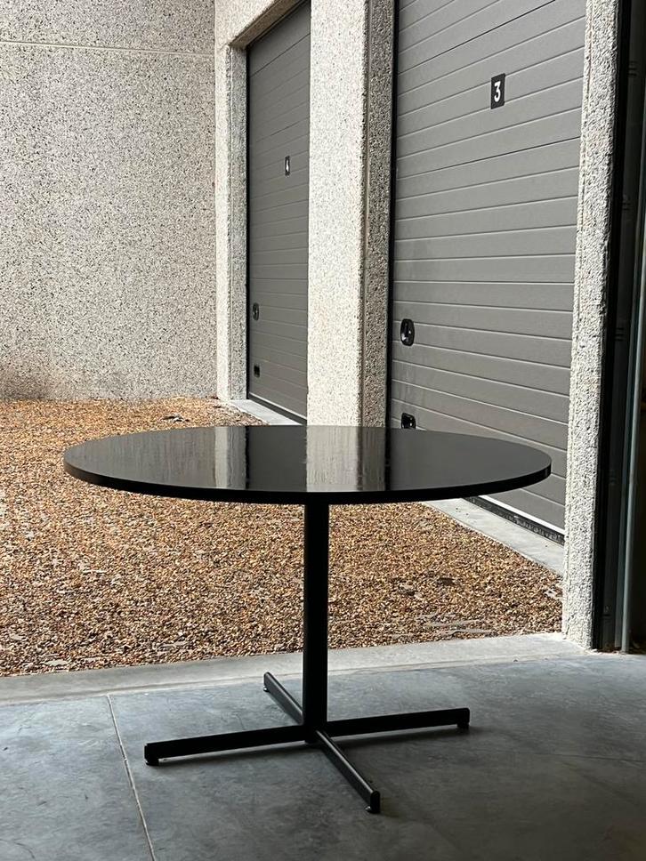 Vintage zwarte bauhaus ronde tafel, Huis en Inrichting, Tafels | Eettafels, Zo goed als nieuw, Ophalen